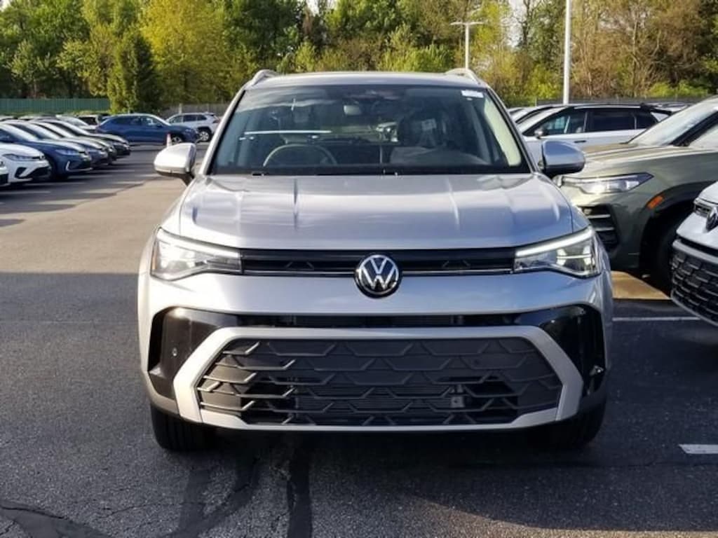 New 2026 Volkswagen Taos 1.5T SE SUV