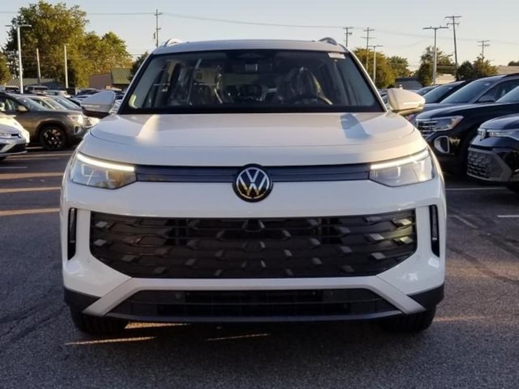 New 2025 Volkswagen Tiguan 2.0T SE SUV