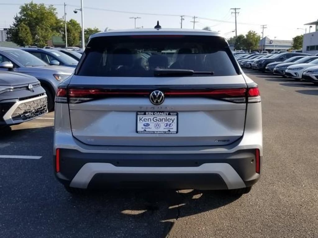 New 2025 Volkswagen Tiguan 2.0T SE SUV