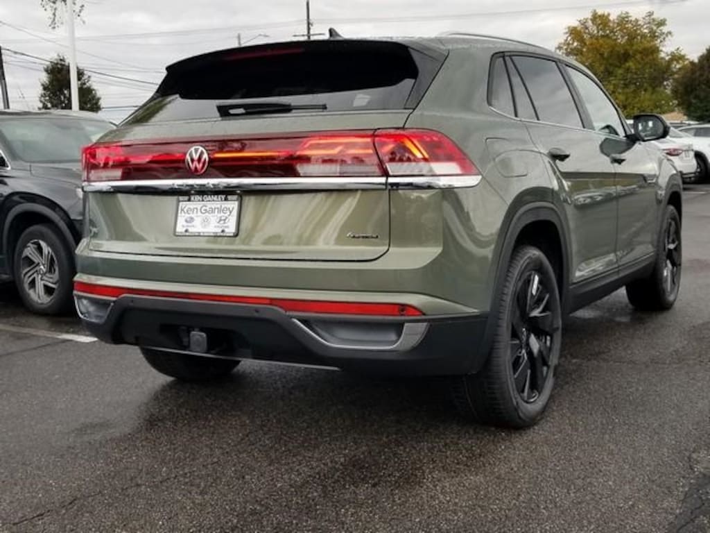 New 2026 Volkswagen Atlas Cross Sport 2.0T SE w/Technology SUV