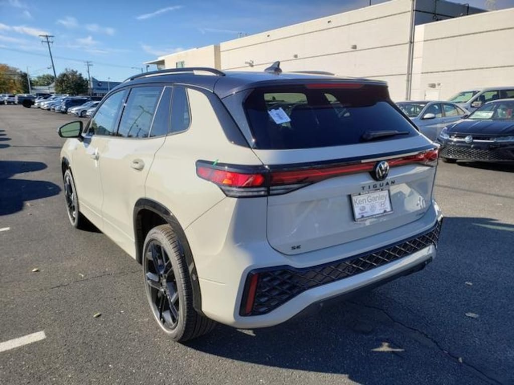 New 2026 Volkswagen Tiguan 2.0T SE R-Line Black SUV