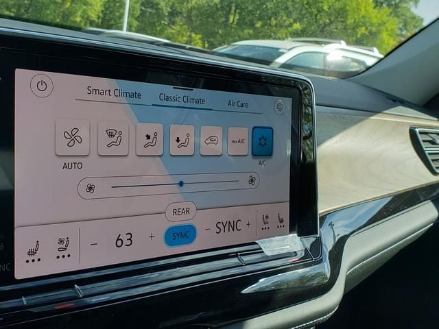 2026 Volkswagen Atlas SE w/Tech - Photo 10