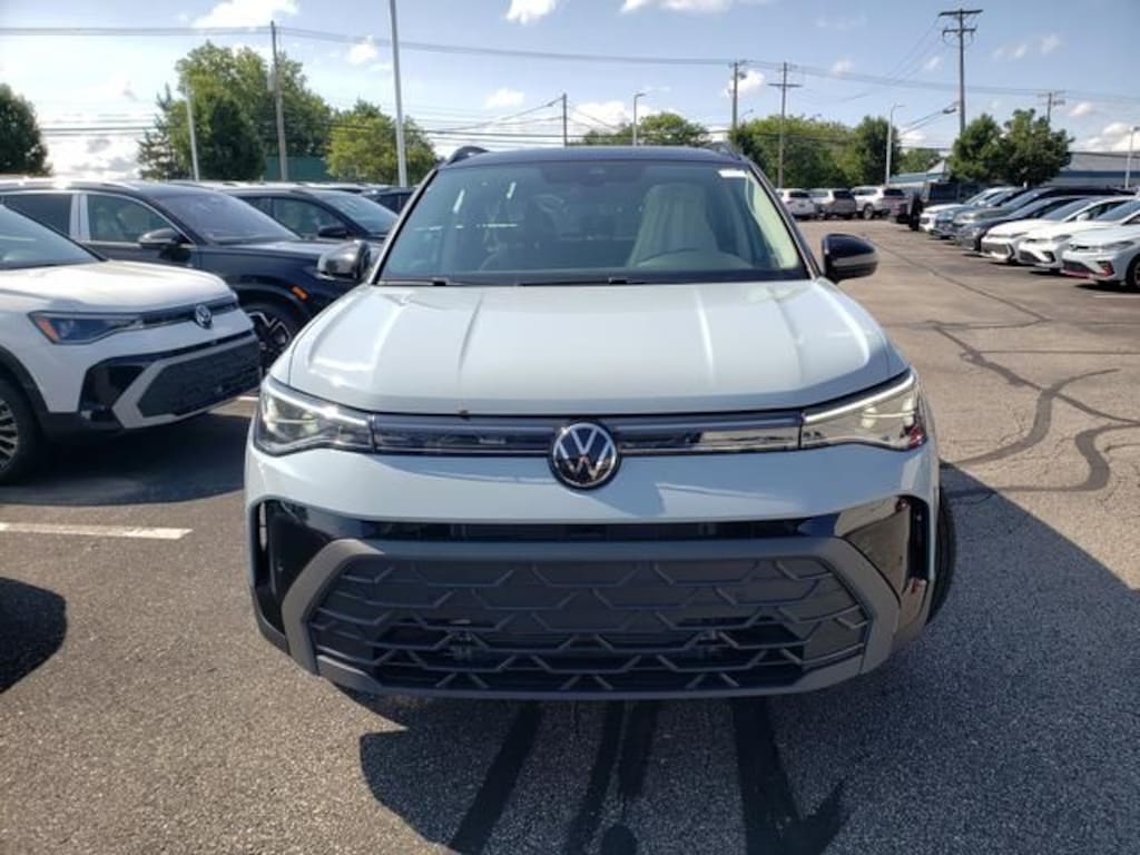 New 2026 Volkswagen Taos 1.5T SE Black SUV