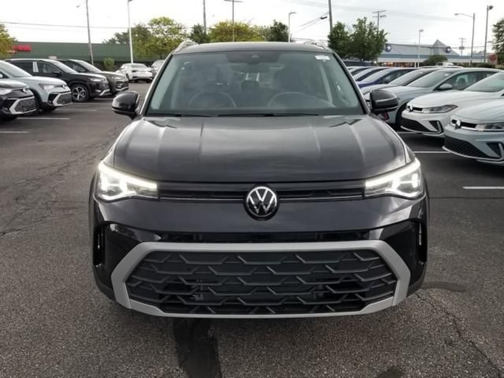 New 2026 Volkswagen Taos 1.5T SE SUV