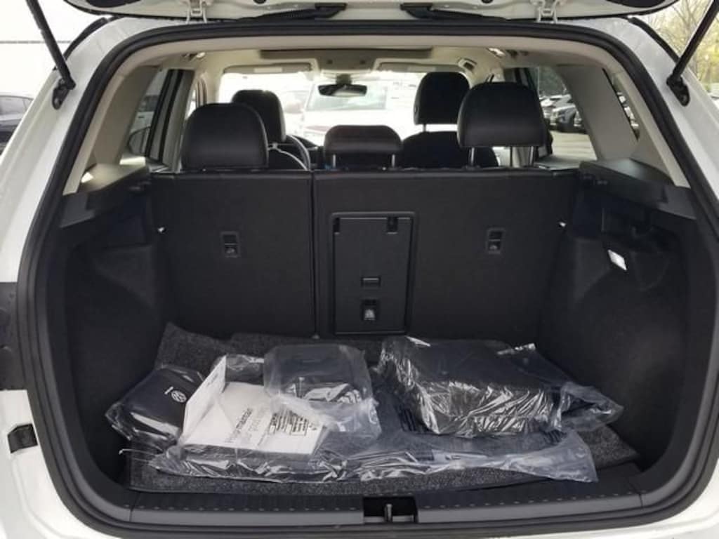New 2026 Volkswagen Taos 1.5T SE Black SUV