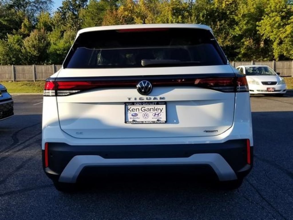 New 2025 Volkswagen Tiguan 2.0T SE SUV