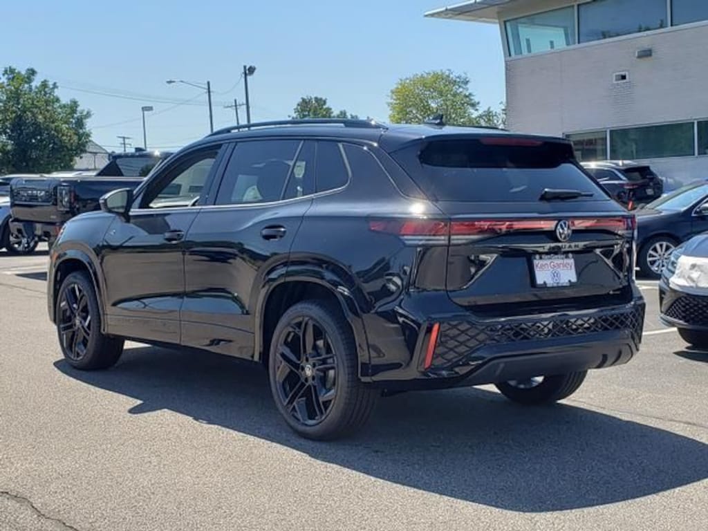 New 2026 Volkswagen Tiguan SE R-Line Black SUV
