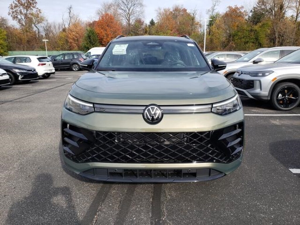 New 2026 Volkswagen Tiguan 2.0T SE R-Line Black SUV