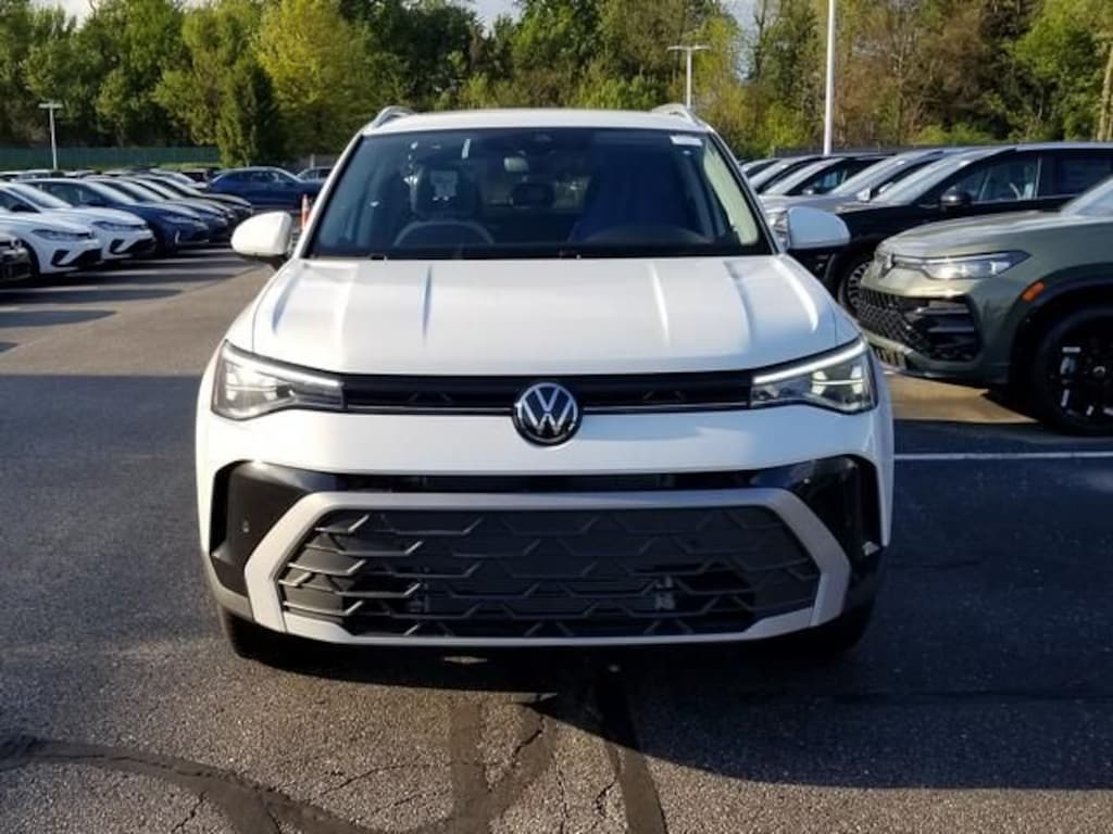 New 2026 Volkswagen Taos 1.5T SE SUV