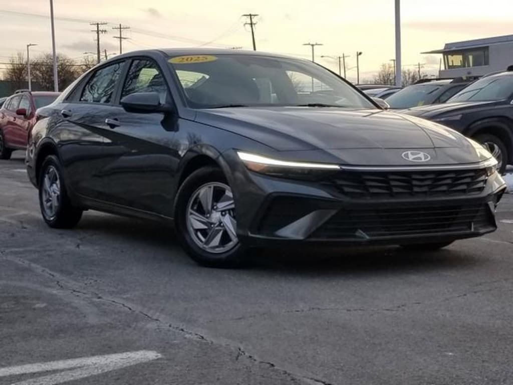 Used 2025 Hyundai Elantra SE Sedan