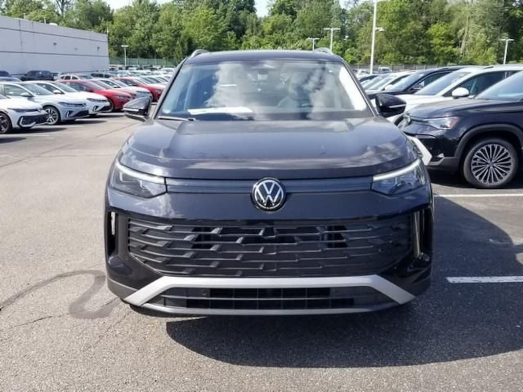 New 2026 Volkswagen Tiguan 2.0T SE SUV