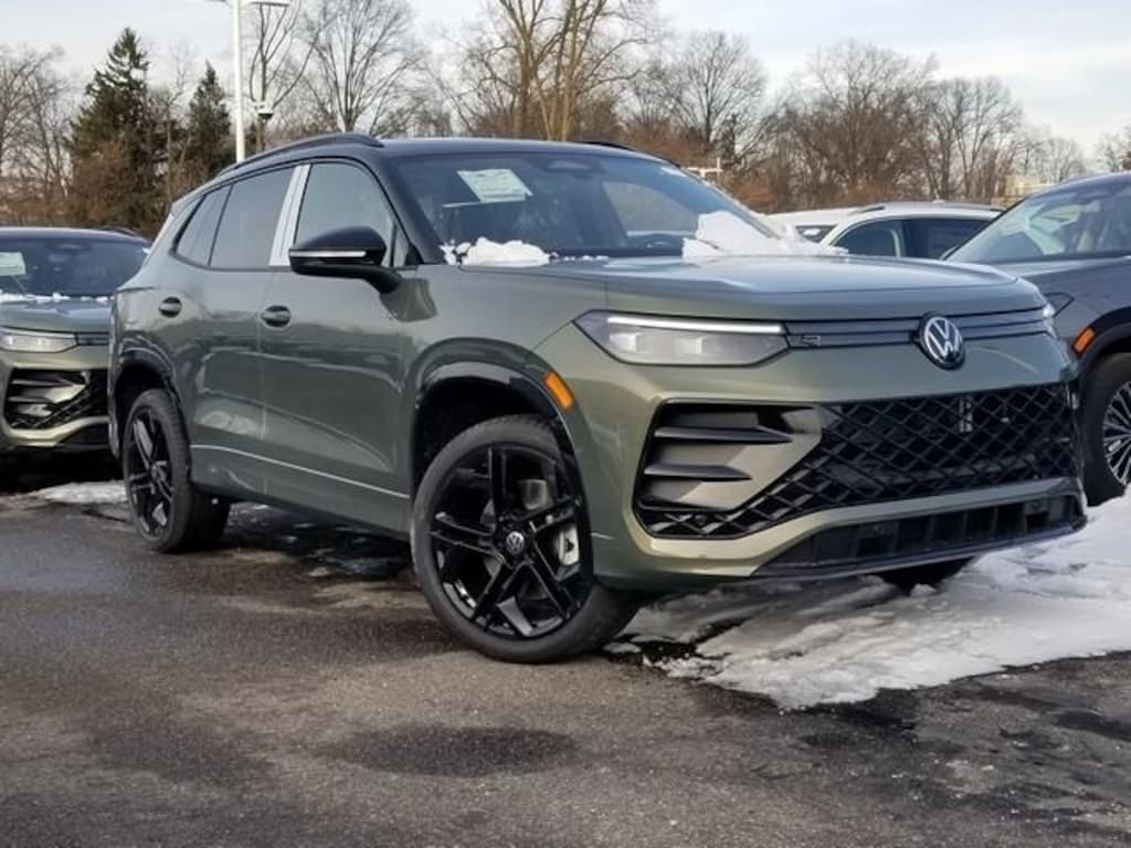 New 2026 Volkswagen Tiguan 2.0T SE R-Line Black SUV