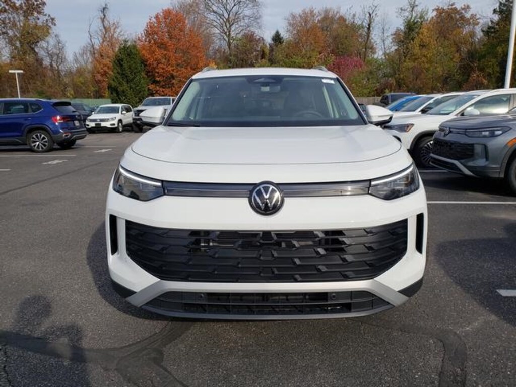 New 2025 Volkswagen Tiguan 2.0T SE SUV