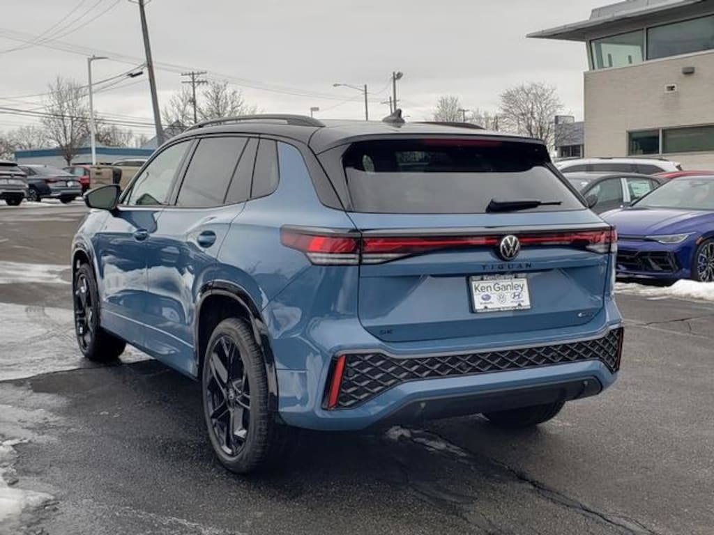 New 2026 Volkswagen Tiguan 2.0T SE R-Line Black SUV