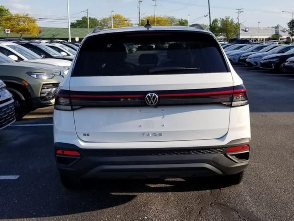New 2026 Volkswagen Taos 1.5T SE Black SUV