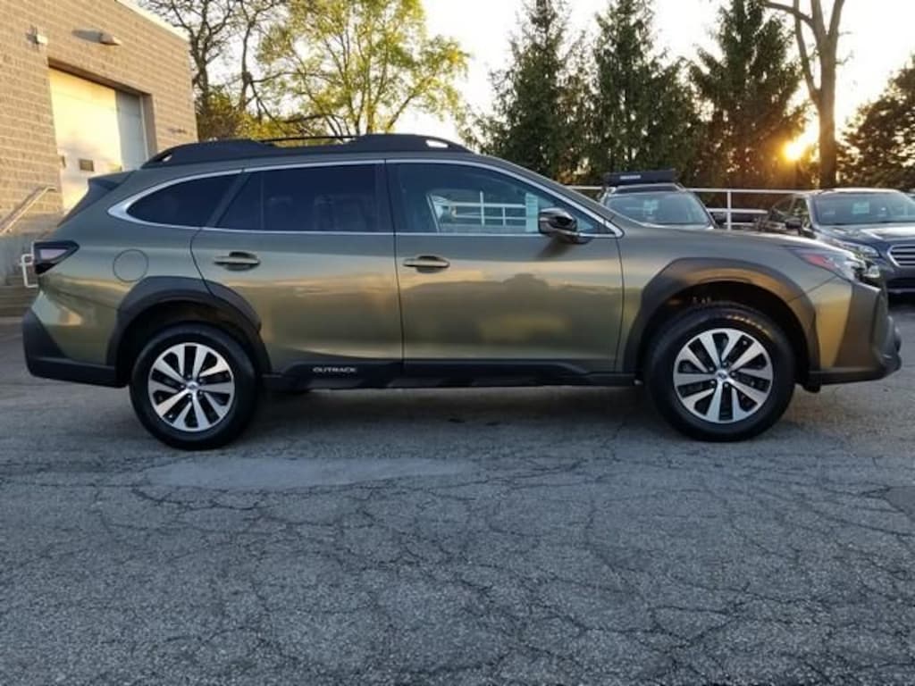 Used 2024 Subaru Outback Premium SUV
