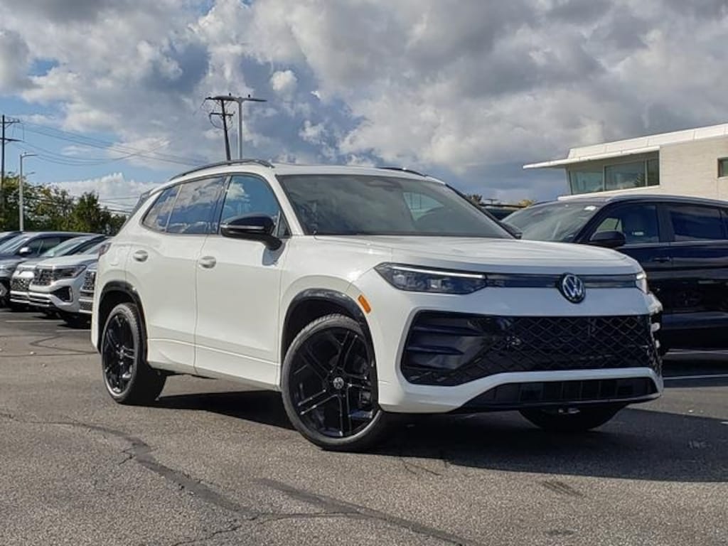 New 2025 Volkswagen Tiguan 2.0T SE R-Line Black SUV
