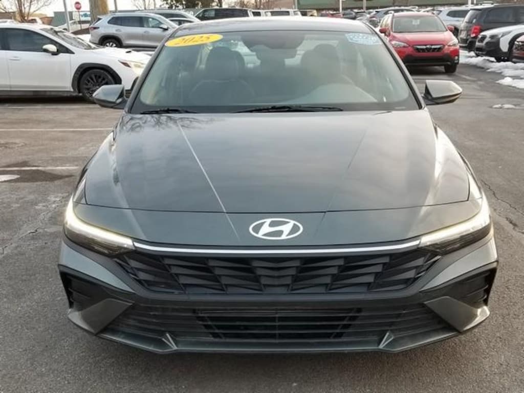 Used 2025 Hyundai Elantra SE Sedan