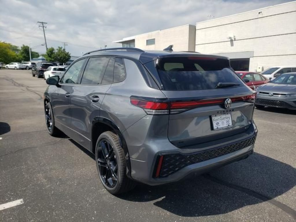 New 2026 Volkswagen Tiguan 2.0T SE R-Line Black SUV
