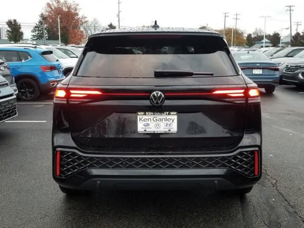 New 2026 Volkswagen Tiguan 2.0T SE R-Line Black SUV