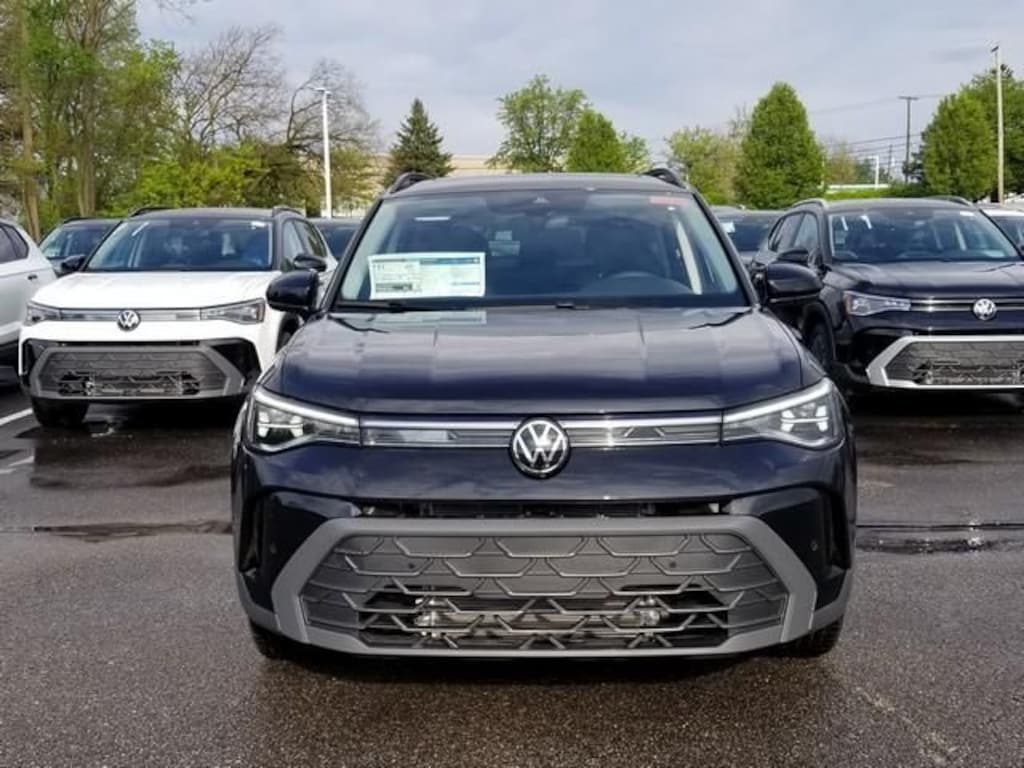 New 2026 Volkswagen Taos 1.5T SE Black SUV