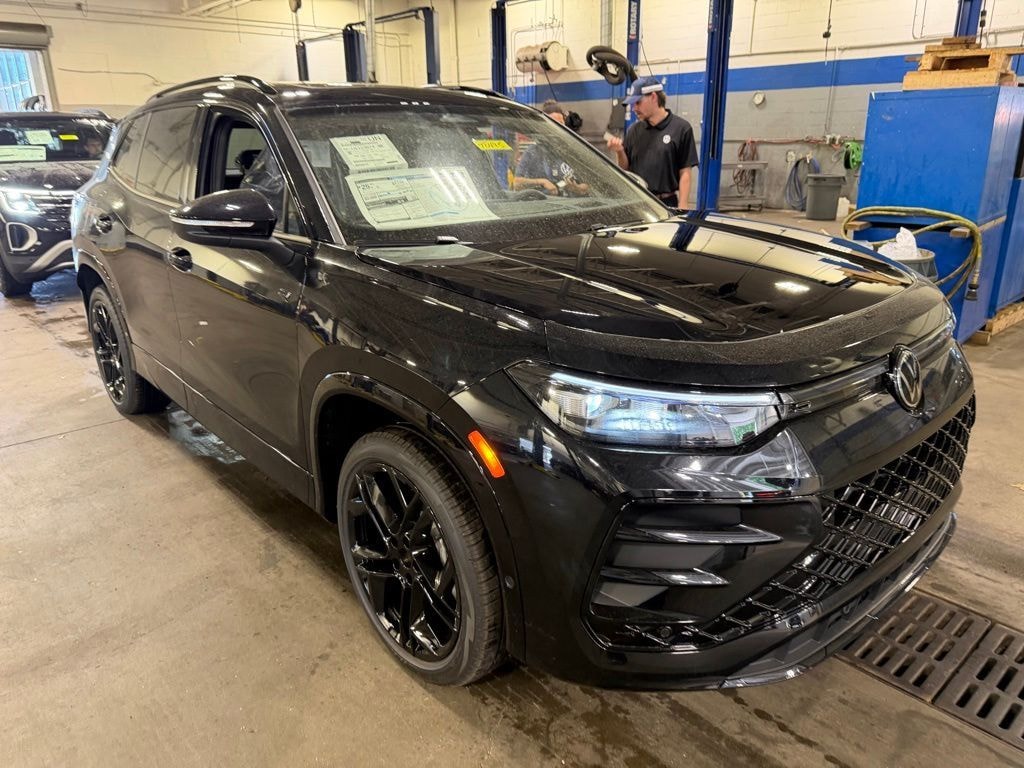New 2026 Volkswagen Tiguan SE R-Line Black SUV