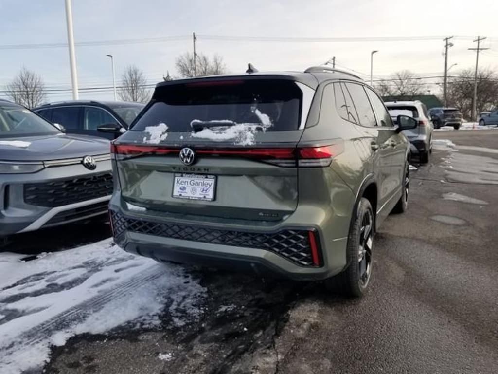 New 2026 Volkswagen Tiguan 2.0T SE R-Line Black SUV