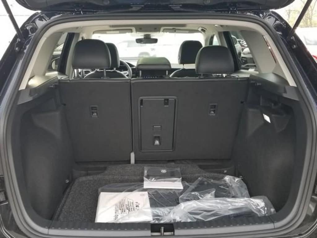 New 2026 Volkswagen Taos 1.5T SE Black SUV