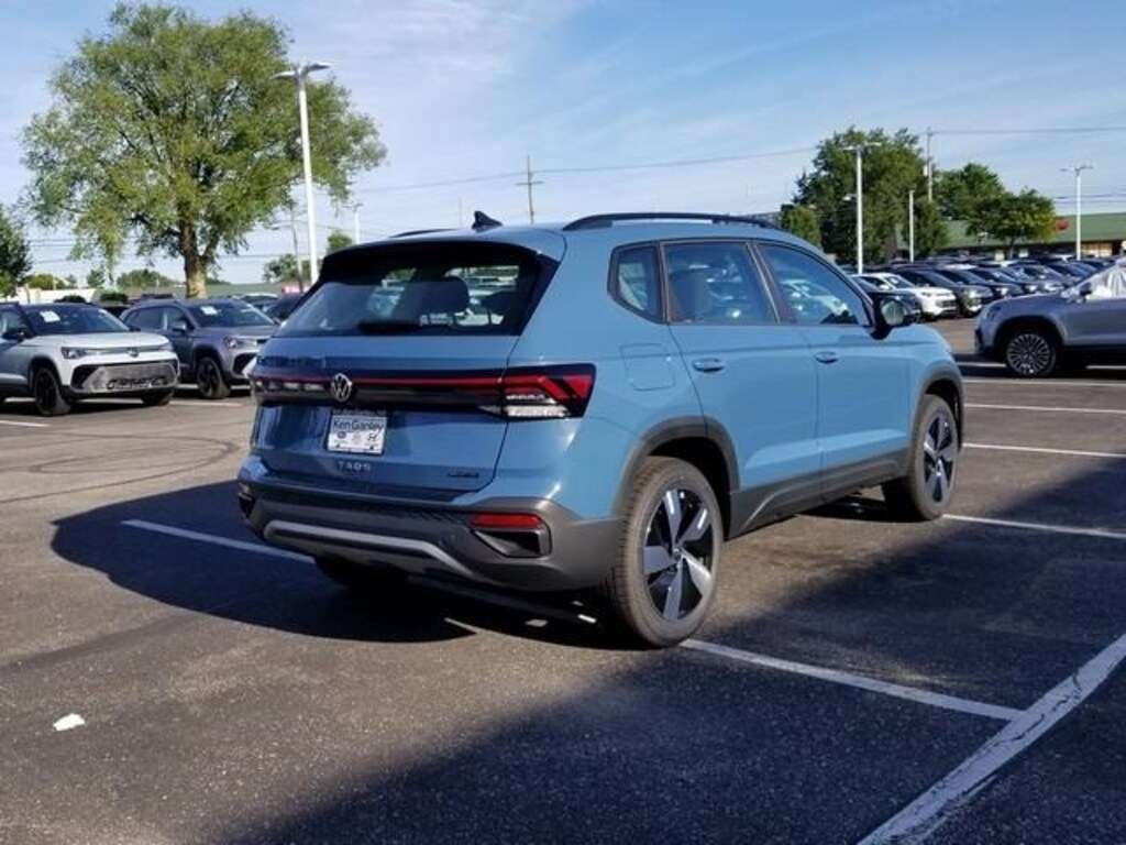 New 2025 Volkswagen Taos 1.5T S SUV