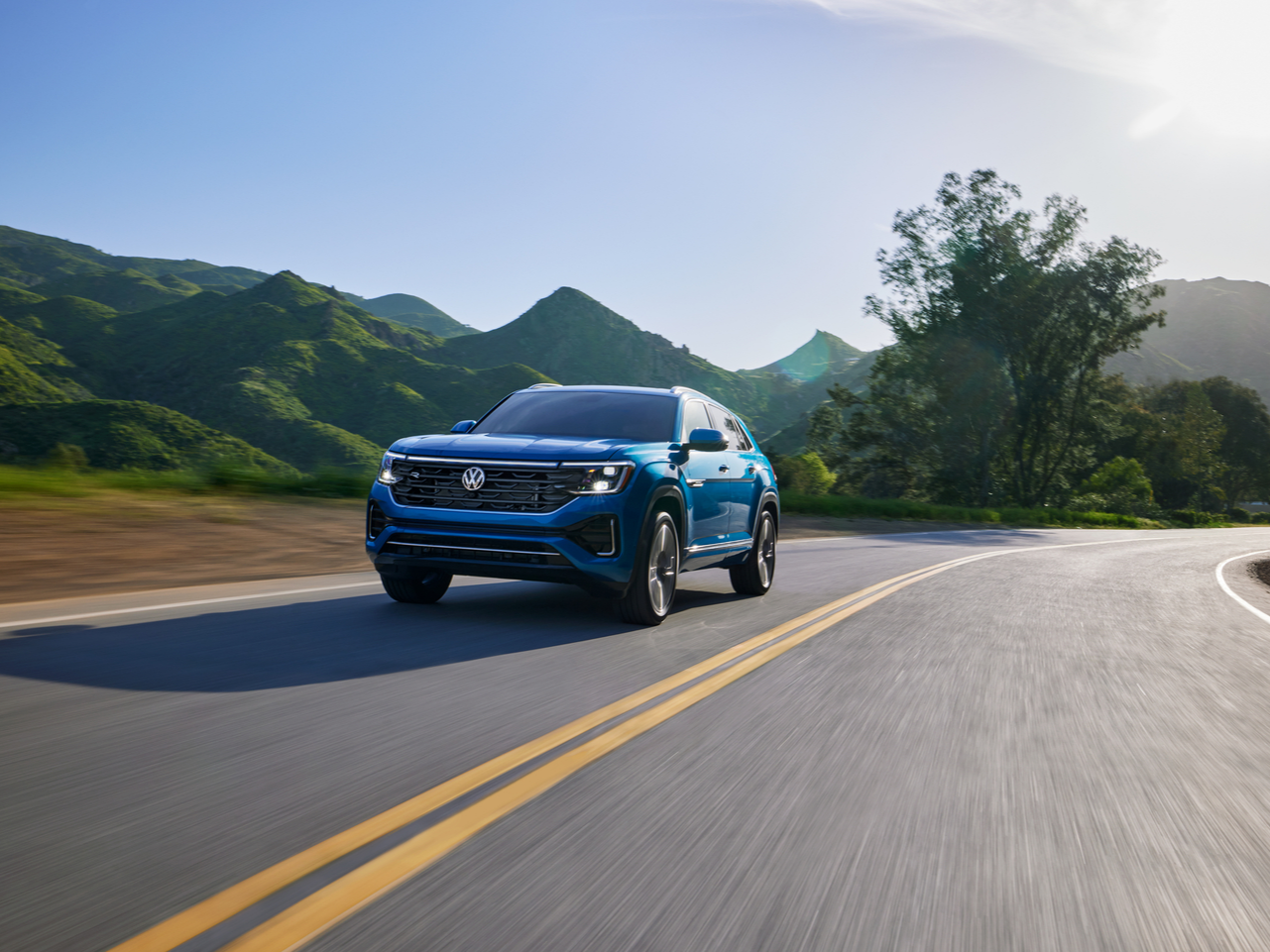 2024 Volkswagen Atlas Cross Sport running on the highway