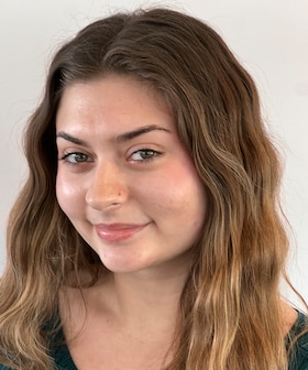 Staff member Selina DeJesus from ID_25babf1251a8