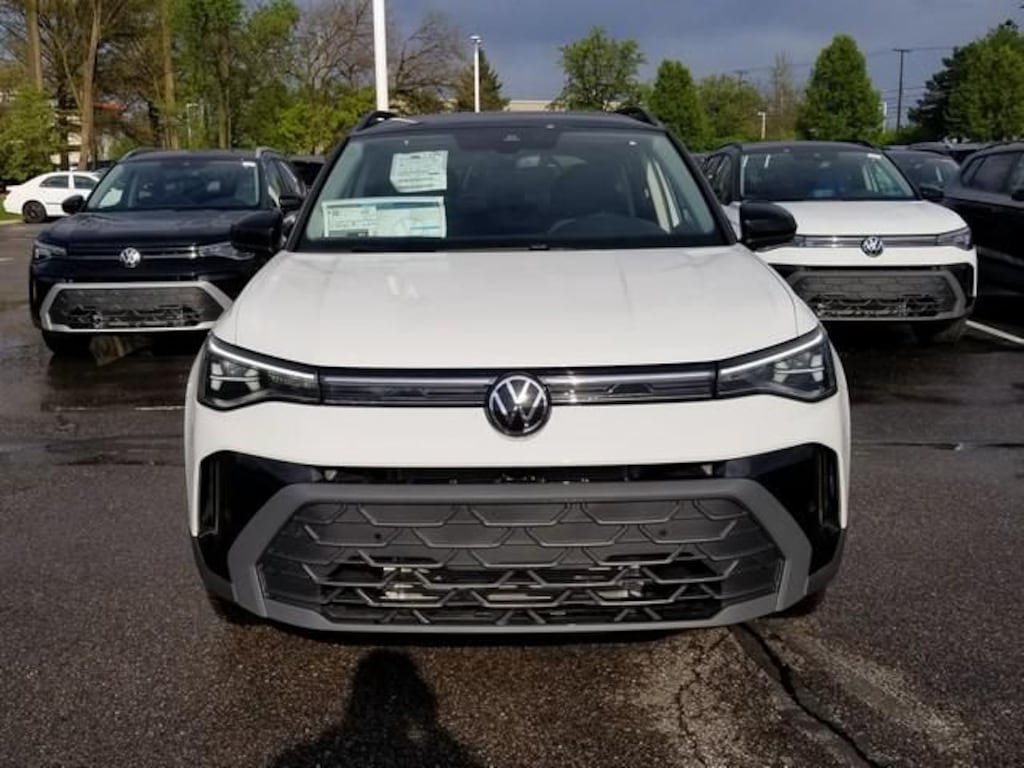 New 2026 Volkswagen Taos 1.5T SE Black SUV