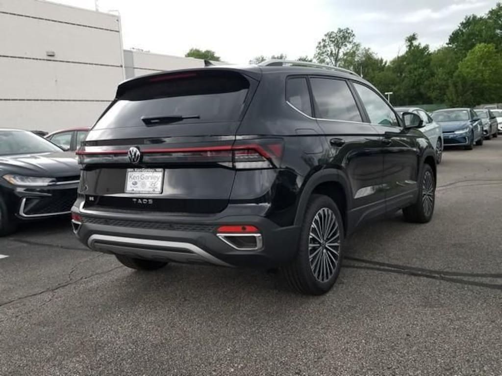 New 2026 Volkswagen Taos 1.5T SE SUV