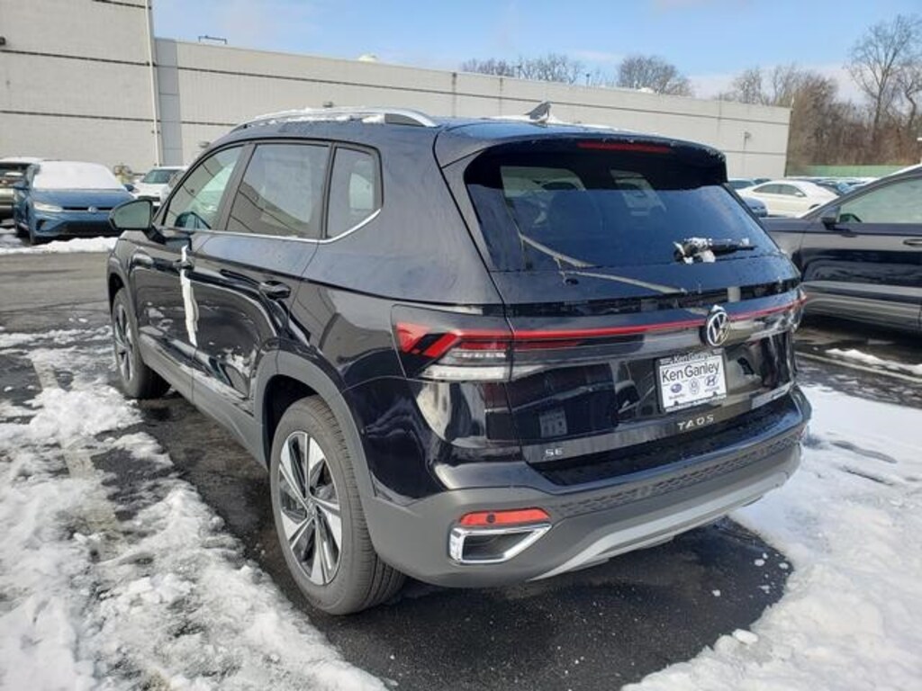 New 2026 Volkswagen Taos 1.5T SE SUV