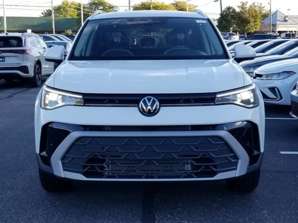New 2025 Volkswagen Taos 1.5T SE SUV