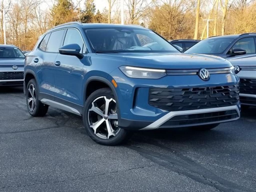 New 2026 Volkswagen Tiguan 2.0T SE SUV