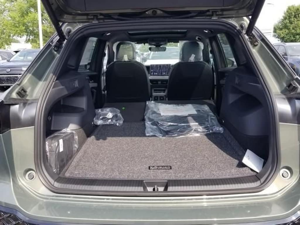 New 2026 Volkswagen Tiguan SE R-Line Black SUV