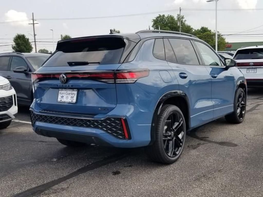 New 2026 Volkswagen Tiguan SE R-Line Black SUV