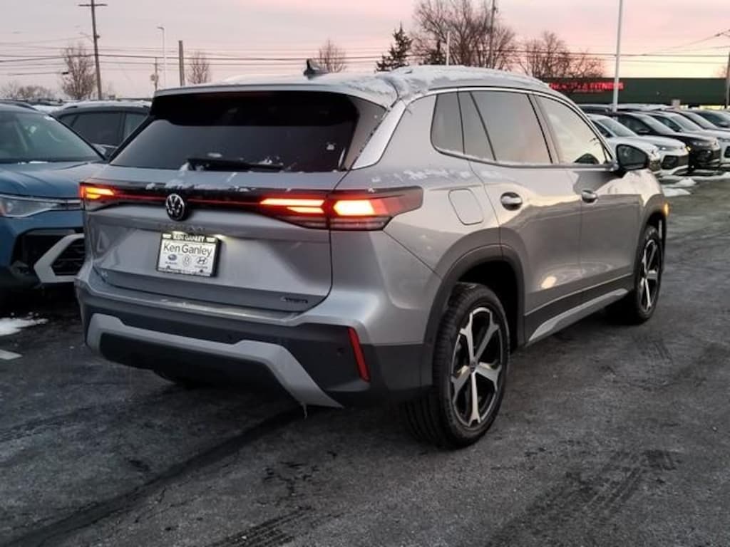 New 2026 Volkswagen Tiguan 2.0T SE SUV