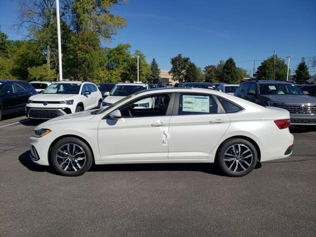 New 2026 Volkswagen Jetta 1.5T SE Sedan