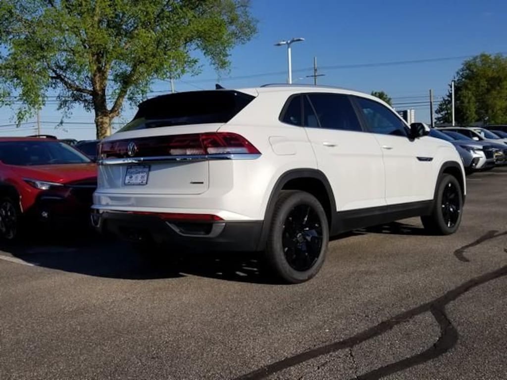 New 2026 Volkswagen Atlas Cross Sport 2.0T SE w/Technology SUV