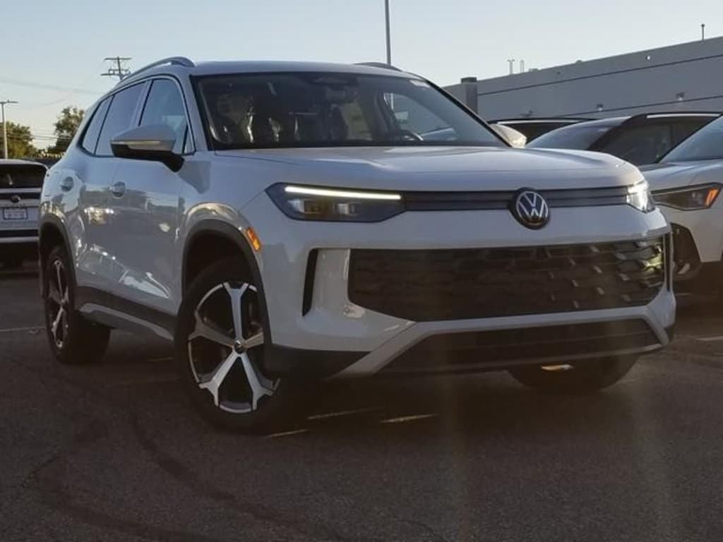 New 2025 Volkswagen Tiguan 2.0T SE SUV