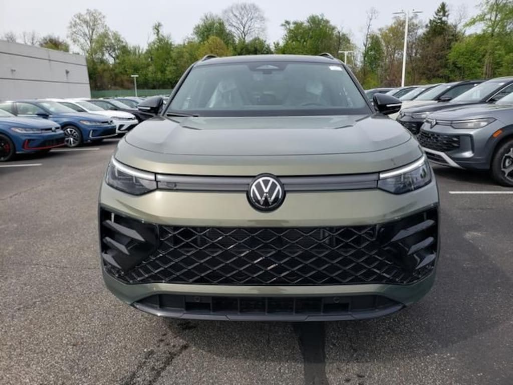 New 2026 Volkswagen Tiguan 2.0T SE R-Line Black SUV