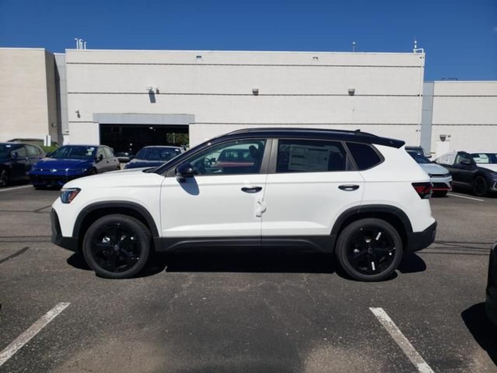 New 2026 Volkswagen Taos 1.5T SE Black SUV