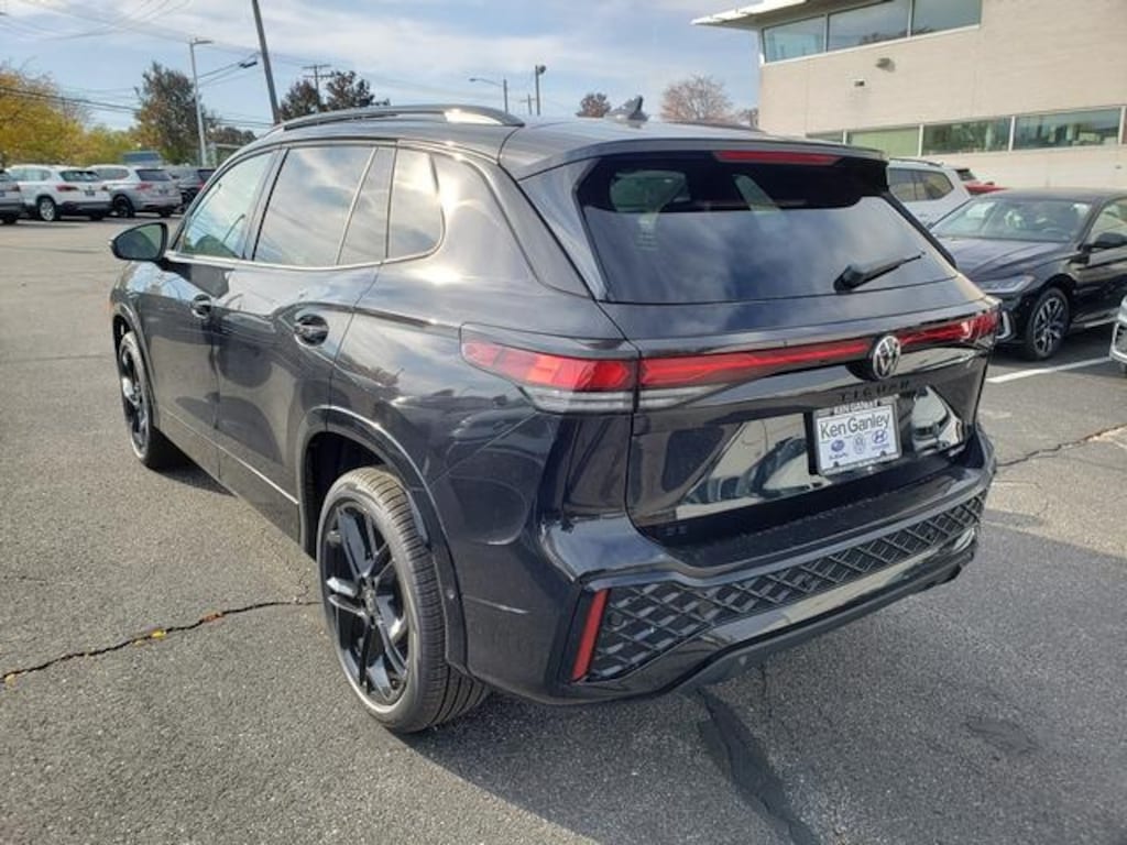 New 2026 Volkswagen Tiguan 2.0T SE R-Line Black SUV