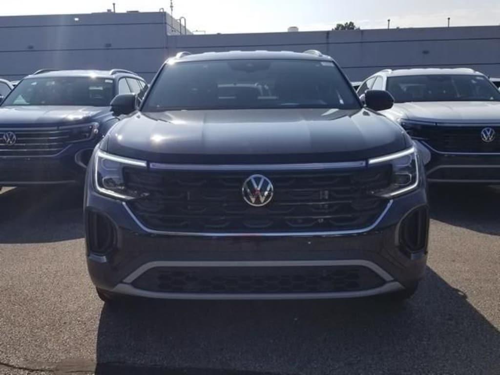 New 2026 Volkswagen Atlas Cross Sport SE w/Technology SUV