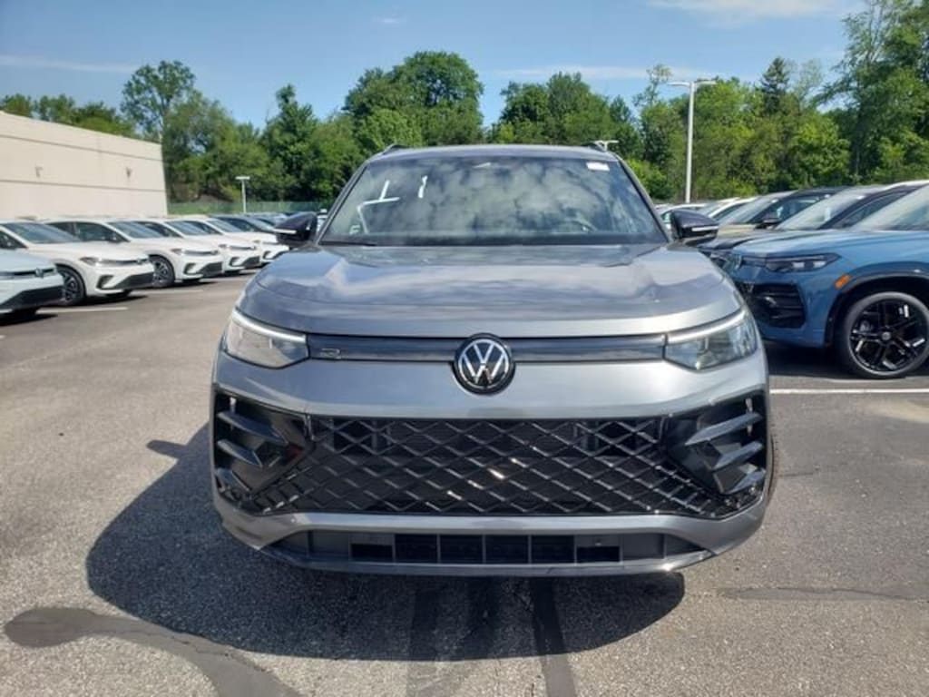 New 2026 Volkswagen Tiguan 2.0T SE R-Line Black SUV