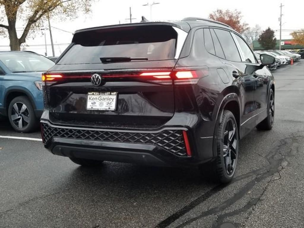 New 2026 Volkswagen Tiguan 2.0T SE R-Line Black SUV