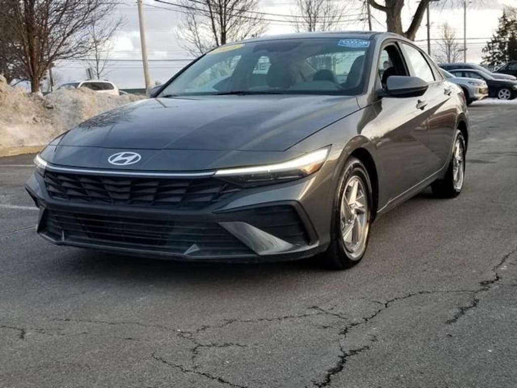 Used 2025 Hyundai Elantra SE Sedan