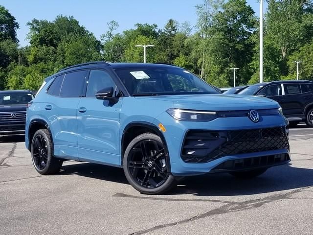 2026 Volkswagen Tiguan 2.0T SE R-Line Black's photo
